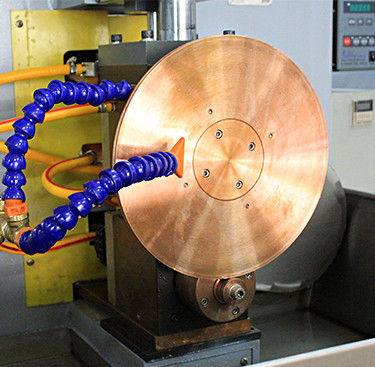 Automatische CNC-Edelstahl-Küchenwaschbeckenhersteller Nahtschweißmaschine mit Pumpenmotor