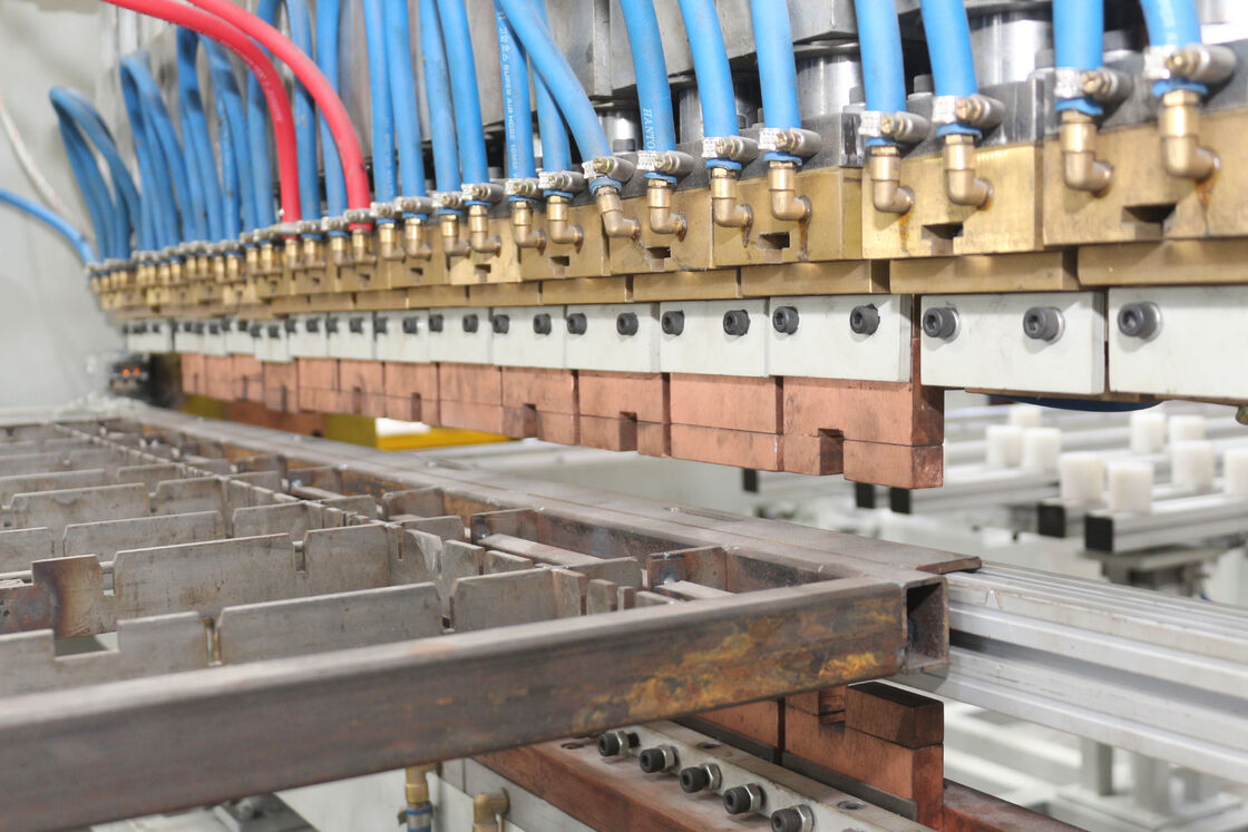 Automatisierte Hochgeschwindigkeits-Kühlschrankkondensator-Schweißmaschine mit anpassbarer Drahtrohrkondensator-Produktionslinie und integriertem Schweißen und Biegen