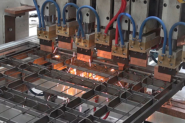 Elektrische Steuerung, Schweißmaschine mit Kühlsystem und Steuerungssystem für die Bedienung durch PLC 2