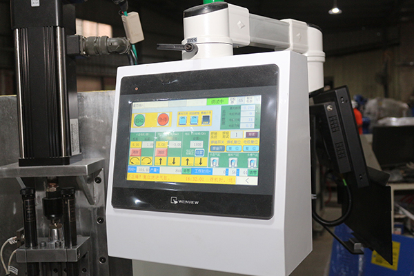 Elektrische Steuerung, Schweißmaschine mit Kühlsystem und Steuerungssystem für die Bedienung durch PLC 1